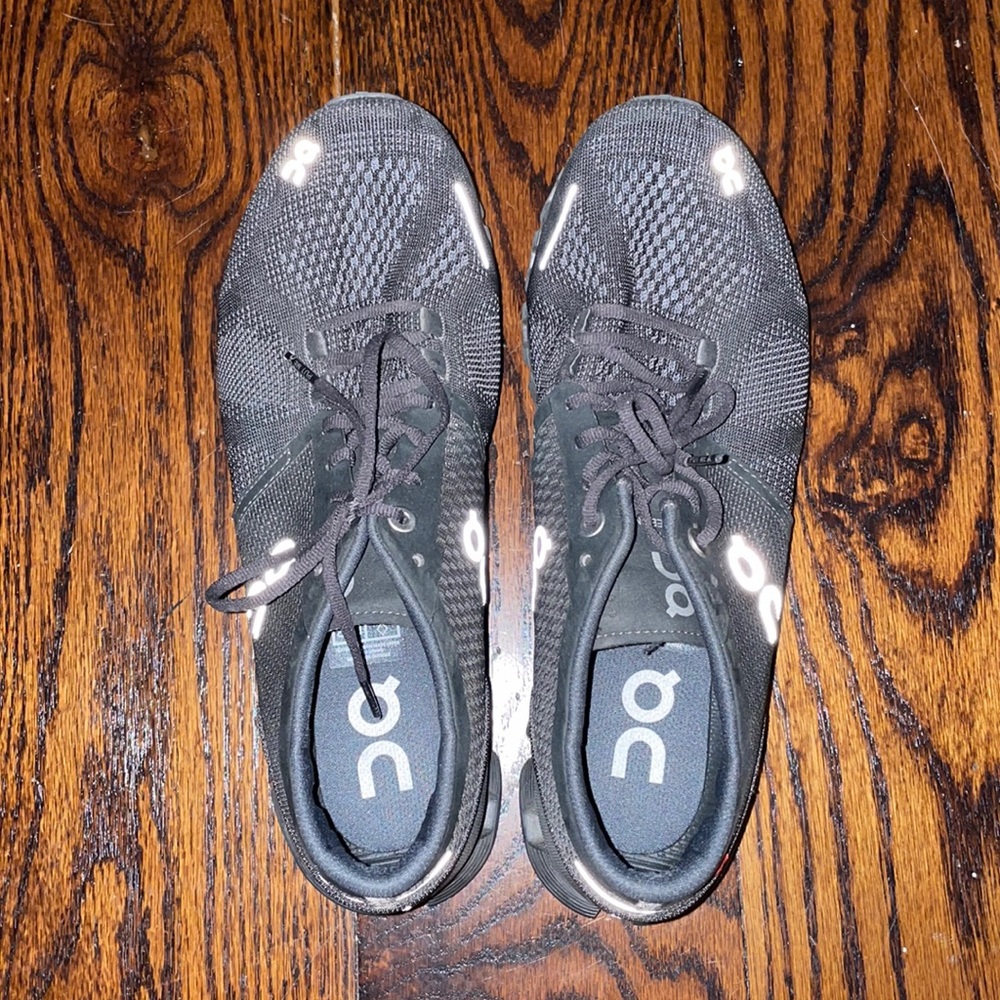 ON Cloud black women’s running shoes